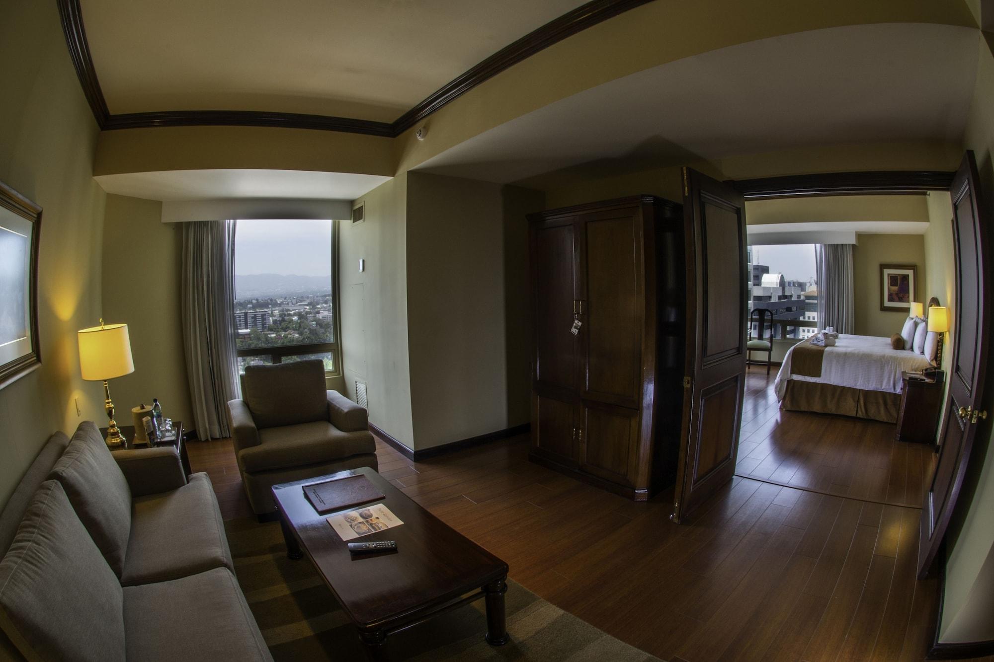 Hotel Clarion Suites Guatemala Esterno foto